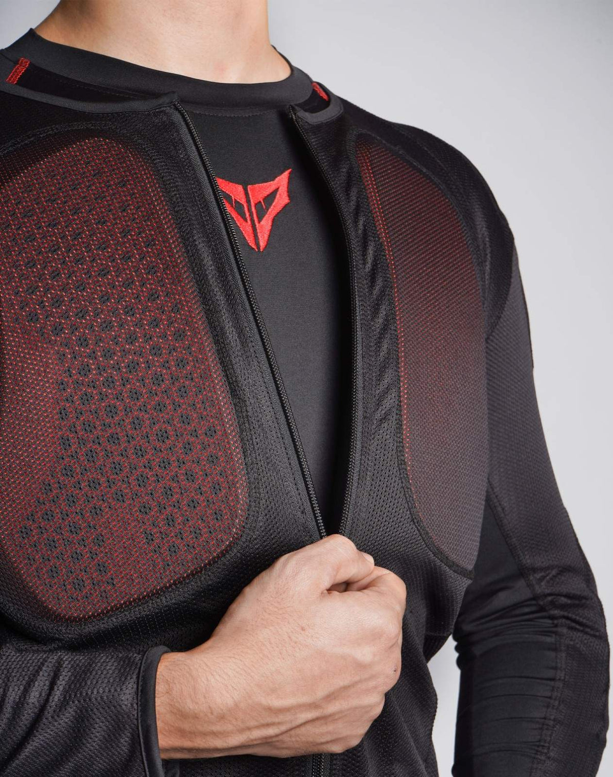 DSG Bionic Plus Armour front zip and stretch-fabric chassis construction